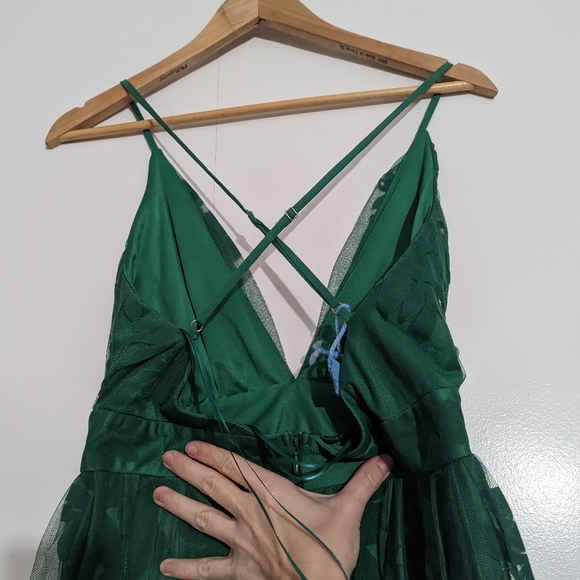 Beautiful Wedding / Beach Dress - Picture 3 of 6